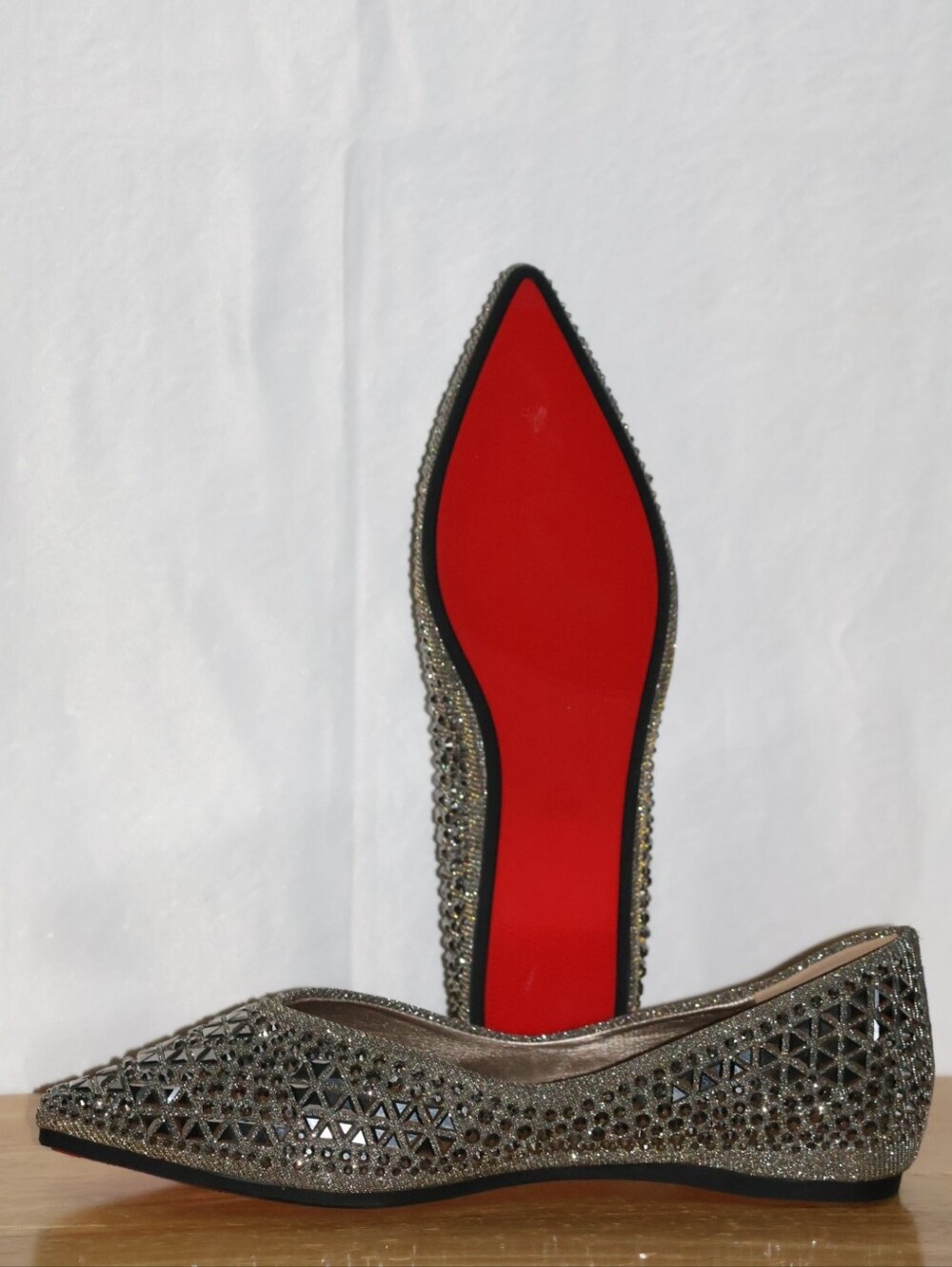 LIYUHANJIALU Metallic Silver Rhinestone Embellished Pointed Toe Ballet Flats.
